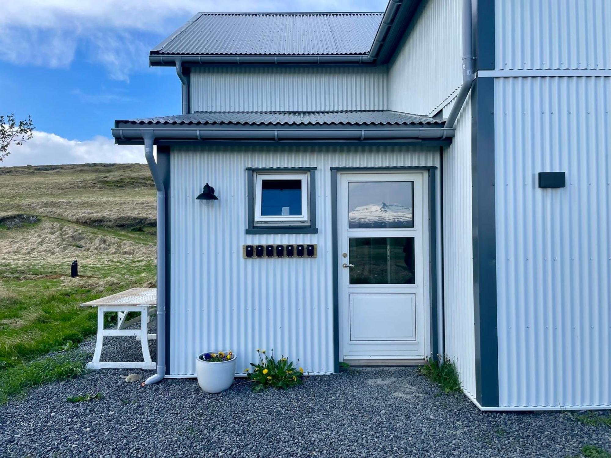Lindarholl Guesthouse Stori-Bakki Exterior foto